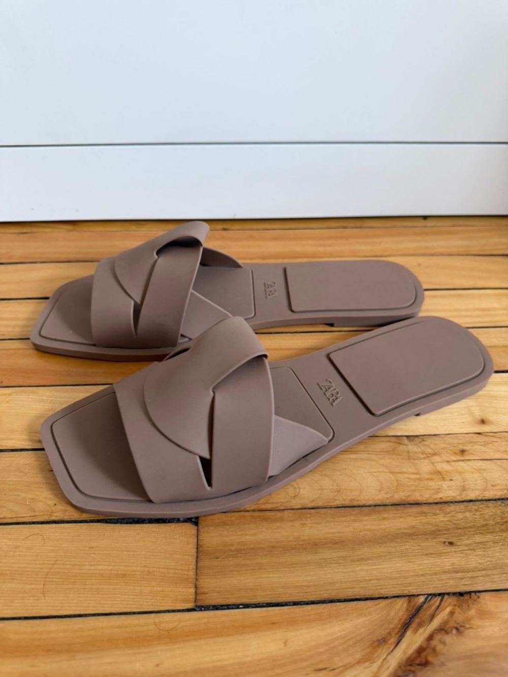 Zara Rubber Sandals in Brown